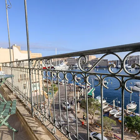Bright 2-bedroom Seaview - * Senglea