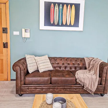 Bright 2-bedroom Seaview - *