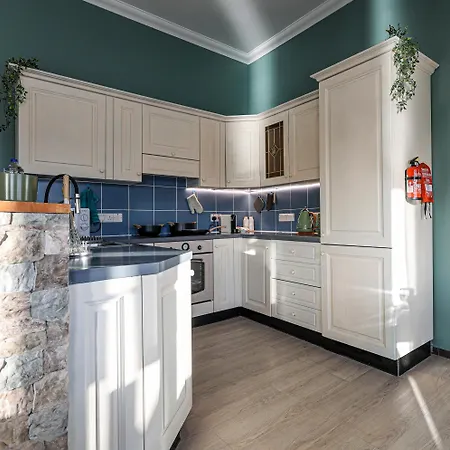 Διαμέρισμα Bright 2-bedroom Seaview -