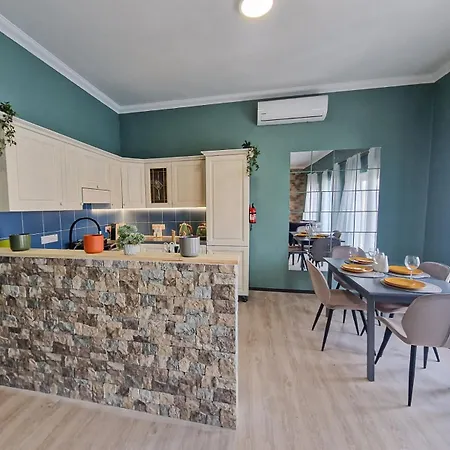 Apartment Bright 2-bedroom Seaview -