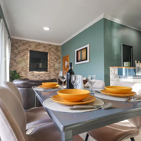 Bright 2-bedroom Seaview - * Senglea