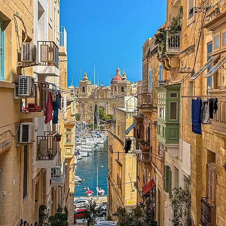 Apartment Bright 2-bedroom Seaview -