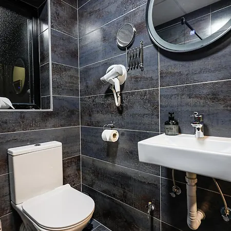 Bright 2-bedroom Seaview -