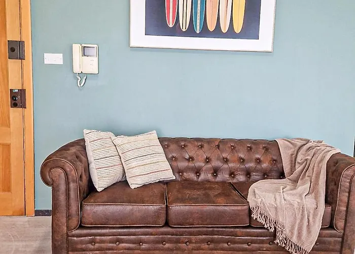 Bright 2-bedroom Seaview - *