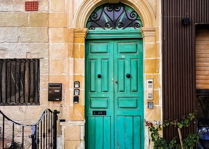 Bright 2-bedroom Seaview - Daire