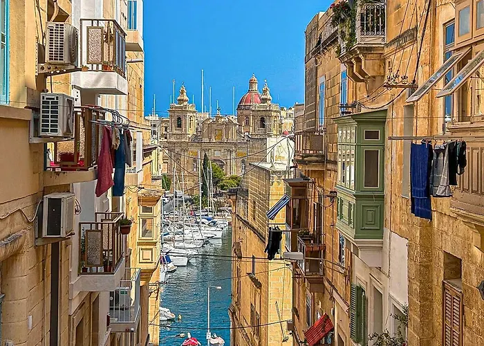 Daire Bright 2-bedroom Seaview -