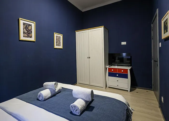 Bright 2-bedroom Seaview -