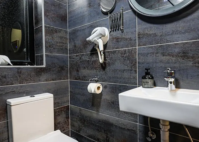 Bright 2-bedroom Seaview -